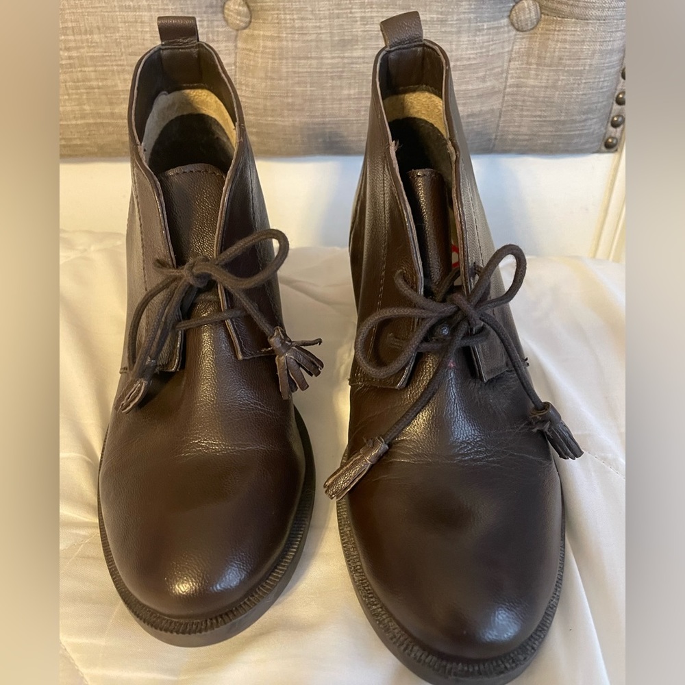Beautiful chocolate brown booties - Picture 1 of 7
